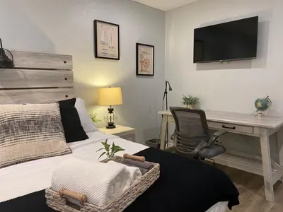 a bedroom with a bed and a desk with a computer at Cactus Casino with game room next to Yaamava Casino in Highland