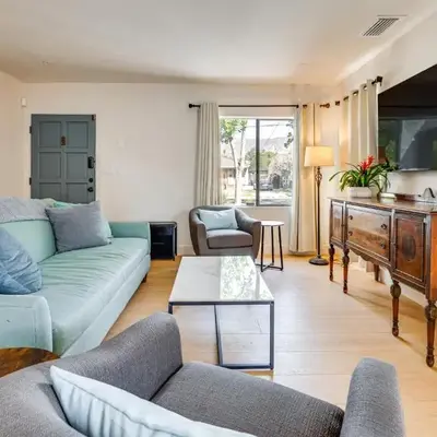 1 Mi to Rose Bowl! Updated Home with Furnished Deck