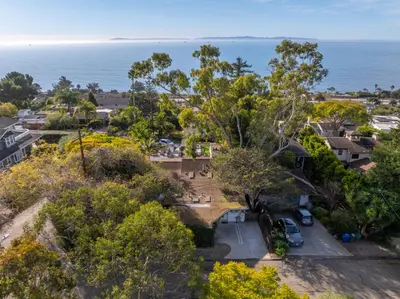 an aerial view of a house with the ocean in the background at Jennifers Room - Pet Friendly in Summerland