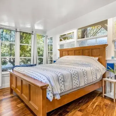 Jennifers Room - Pet Friendly