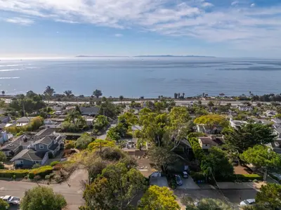 an aerial view of a town with houses and the ocean at The Grand Escape - Casita Sonrisa in Summerland
