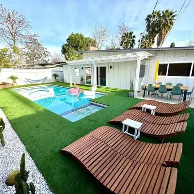 4 Bed Modern Pool House with Spa & Game Room