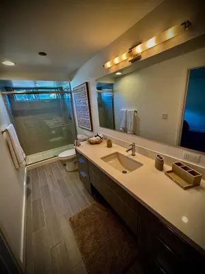 a bathroom with a sink and a toilet and a mirror at Masion de Beverly Hills in Los Angeles