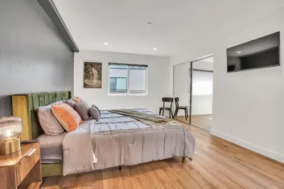 a bedroom with a bed and a couch at Luxe Townhome Newly-Built in Sherman Oaks Community Hospital Heliport