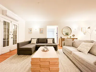 a living room with a couch and a table at Charming 4 Bedrooms Family House - WIL-WW in Los Angeles