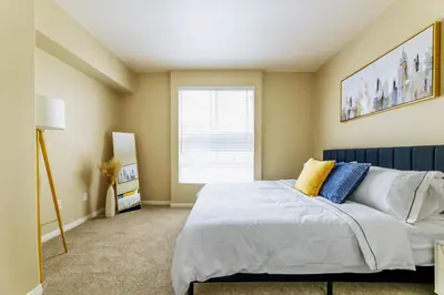 a bedroom with a bed and a window at Marina del Rey 1bdr Retreat with pool, gym, free parking in Los Angeles