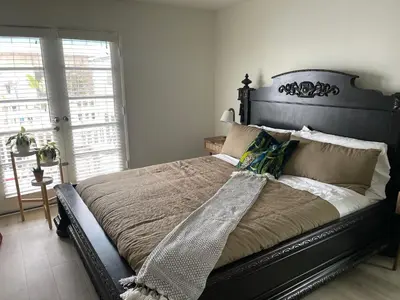 a large bed in a bedroom with a large window at Luxe 2-BR with King suite, rooftop, steps from beach in Los Angeles