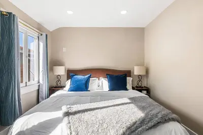 Gallery image of Luxury Gated Hollywood Cottage 3 King Beds EV in Los Angeles