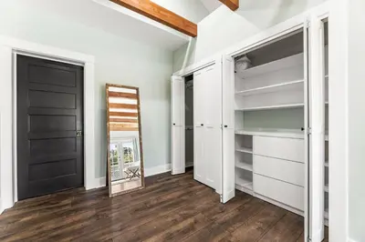 Gallery image of Luxury Gated Hollywood Cottage 3 King Beds EV in Los Angeles
