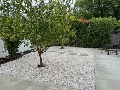 a garden with a tree and some tables and chairs at Private gated 1bed & 1bath amazing for 2 in Los Angeles near Universal studio & Hollywood in Van Nuys Airport