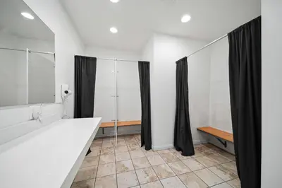 a bathroom with a large tub and a shower at Samesun Hollywood Hotel & Hostel in Los Angeles