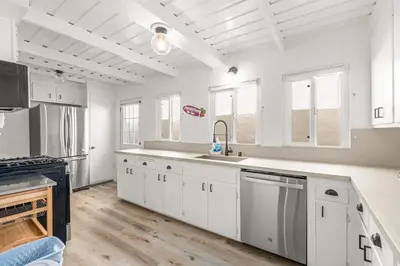 Gallery image of Beachside Bungalow 5 Minute Walk from the Shore in Hermosa Beach