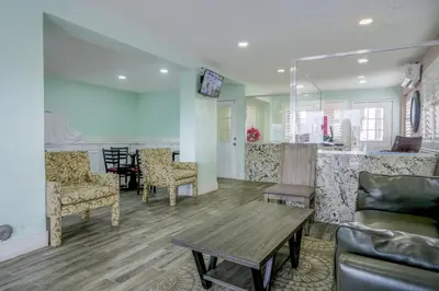 a living room with a table and chairs at Economy Inn Buttonwillow Bakersfield I-5 in Buttonwillow