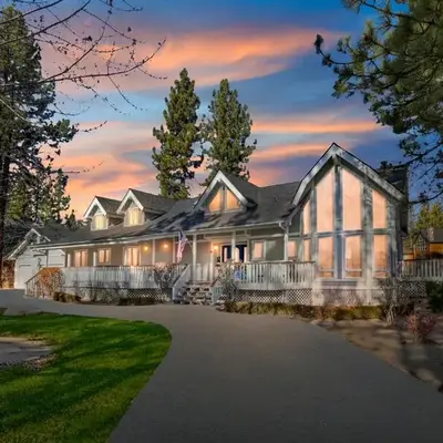 Lakefront Estate with Views and Hot tub