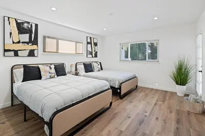 a bedroom with two beds in a room at House with pool in prime location - 10 mins to Universal Studio in Garnsey