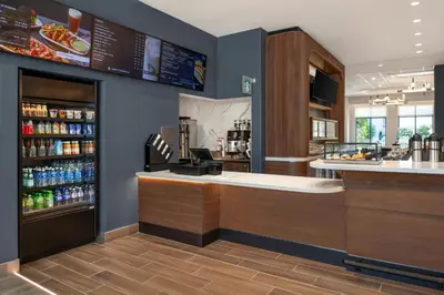 a restaurant with a counter with drinks on it at Courtyard by Marriott San Bernardino Loma Linda in Loma Linda