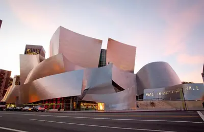 a building in a city with a street in front of it at Stylish loft 2 queens & 2 sofas in Los Angeles