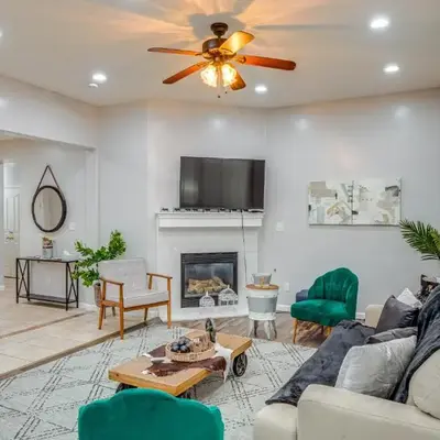 8 Mi to Beach Park Bakersfield Gem with Yard!