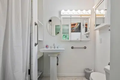 a white bathroom with a sink and a mirror at Modern 4bed 3bath home with piano near Universal Studio & Hollywood for 10 in Studio City