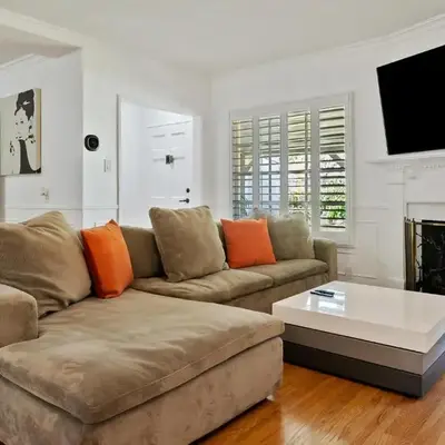 Modern 4bed 3bath home with piano near Universal Studio & Hollywood for 10