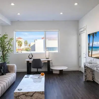 Designer 1 Bedroom Condo in Prime Hollywood