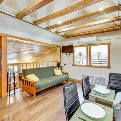 Tiny Home with Deck and Mtn Views in Lake Arrowhead!