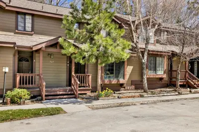 Gallery image of Boulder Bear Lakeside Condo- Big Bear Modern Retreat in Big Bear Lake