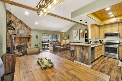 Gallery image of Boulder Bear Lakeside Condo- Big Bear Modern Retreat in Big Bear Lake