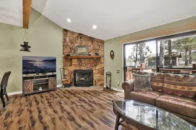 Gallery image of Boulder Bear Lakeside Condo- Big Bear Modern Retreat in Big Bear Lake