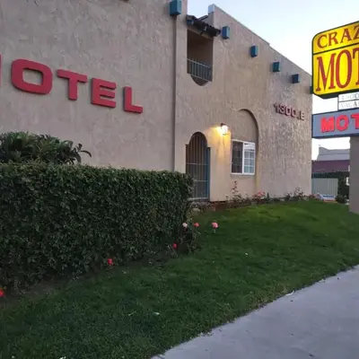 Crzy 8 Motel