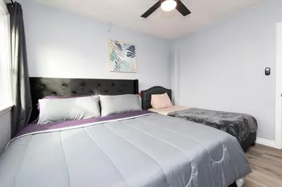 a bedroom with a large bed in a room at Spacious 3 Bedroom 2 Bathroom Apartment with Free Onsite Parking in Los Angeles