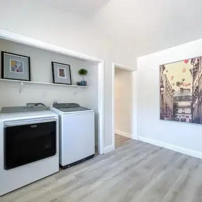 Hillside-This is a House with 5 master suite