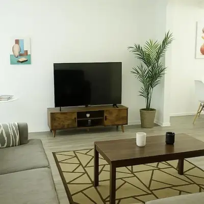 Spacious 2BR Townhouse - 3 Queens - Sleeps 8