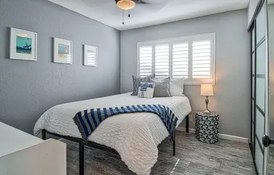 a bedroom with a bed and a window at F-58 Mandos Hideaway in Anaheim