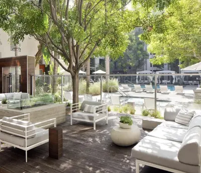 a patio with white furniture and a tree at Prime Santa Monica 1 bed & bath in Los Angeles
