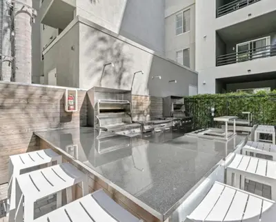 a group of white chairs sitting on top of a building at Prime Santa Monica 1 bed & bath in Los Angeles