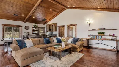 Gallery image of Bear Loop by AvantStay Group Cabin Lake Mountain View w Fireplace Games in Minnelusa