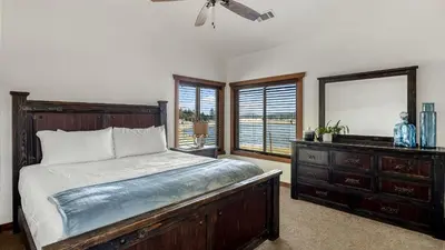 Gallery image of Bear Loop by AvantStay Group Cabin Lake Mountain View w Fireplace Games in Minnelusa