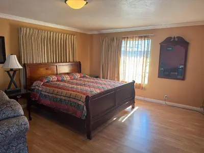 a bedroom with a bed and a window at Vista Motel - Riverside in Riverside