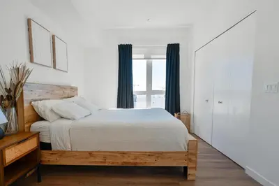 a bedroom with a bed and a window at The Hollywood Highline 2 bed Apt WITH FREE PARKING in Hollywood in Los Angeles