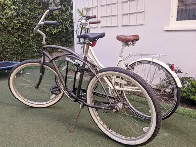 a bike parked in front of a house at Venice Canals & Beach Guest Suite in Los Angeles