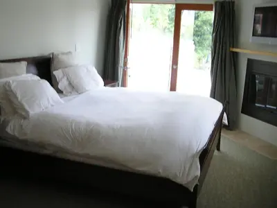 a bedroom with a large white bed with a window at Venice Canals Contemporary, unique wildlife, amazing reviews in Los Angeles