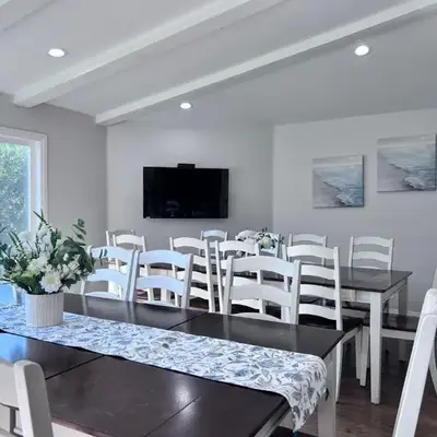 Sensational 6 Bedroom 4 Bathroom Pool Home (3 Master Bedrooms W/bathrooms)