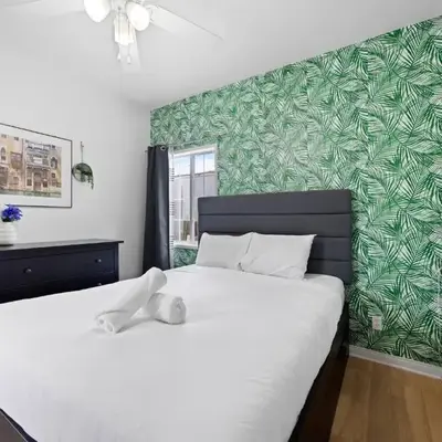 Cozy Backhouse Stay – Sleeps 2 Beverly Hills Adj