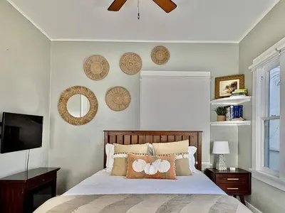 a bedroom with a bed and a flat screen tv at Spa, Parking, King Bd, Desk, 7 Min Walk to Beach in Long Beach
