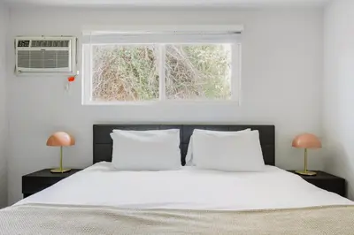 a bedroom with a white bed and a window at Blueground Mar Vista nr Venice Beach wd LAX-1327 in Los Angeles