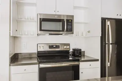 a kitchen with a microwave and a stove at Blueground Burbank pool bbq nr studios LAX-1321 in Los Angeles