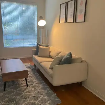 LALAs House- 1br with Free Parking