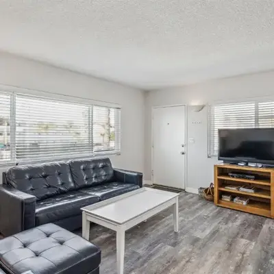 Beautiful 2 Bed Beach Condo #201