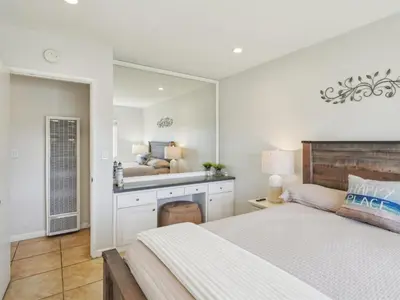 a bedroom with a bed and a large mirror at Beautiful 2 Bed Beach Condo #104 in Carpinteria